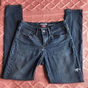 Levi’s Denizen skinny dark denim jeans